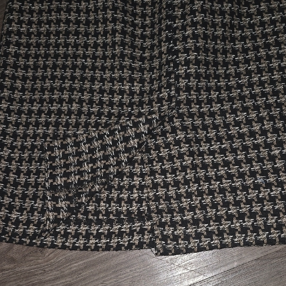 Diane Von Furstenberg Black and Beige Knee-Length Pencil Skirt. - Picture 6 of 8